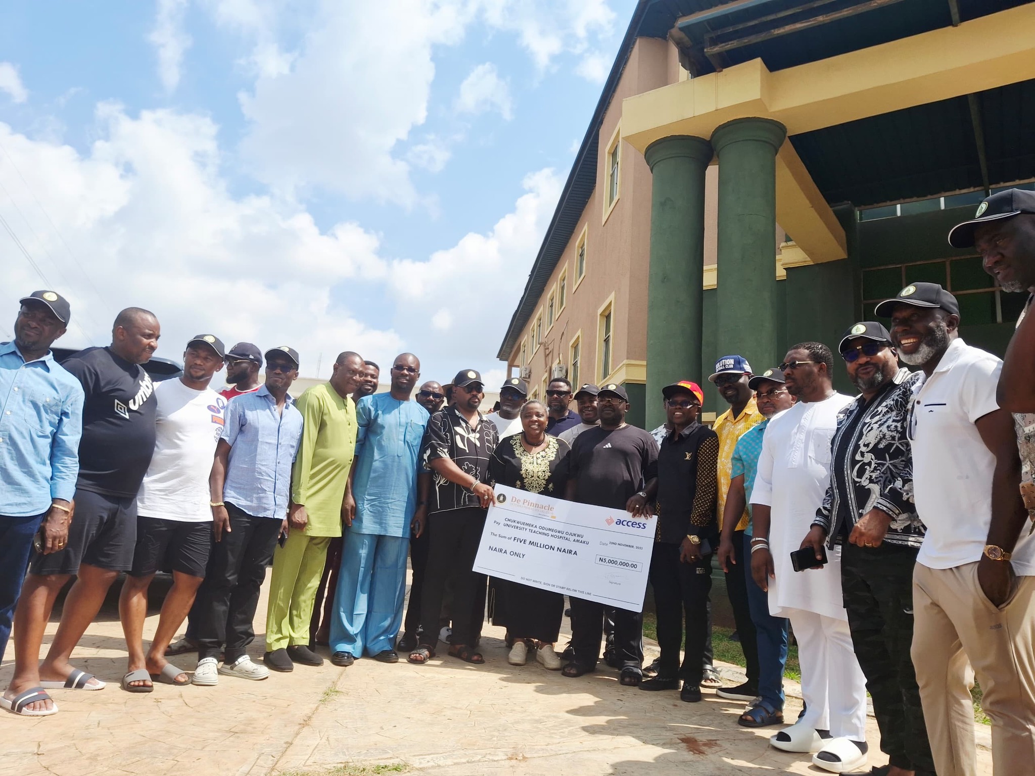 DR. AKABUIKE HAILS DE PINNACLE INTERNATIONAL SOCIAL CLUB FOR THEIR HUMANITARIAN SUPPORT TO COOUTH